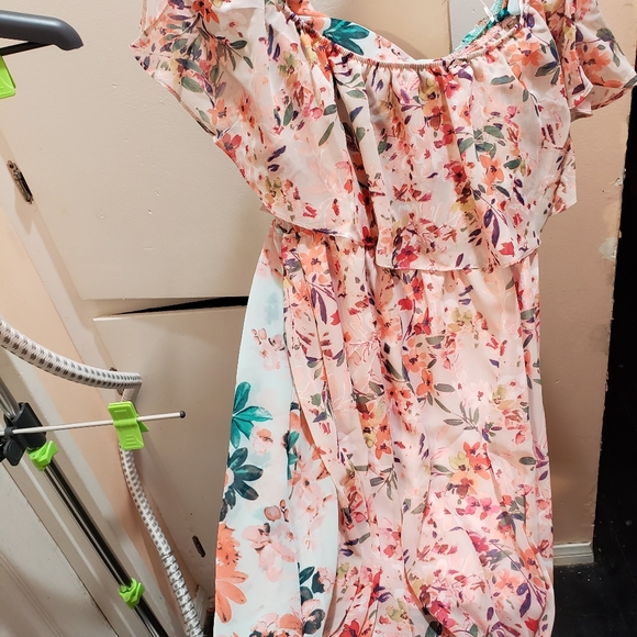 Silky Flower Print Off Shoulder Maxi Boutique Elegant Multiple Sizes Available - Picture 3 of 5
